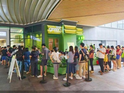奈雪的茶健康升级：联合百位营养师推鲜果茶，轻饮轻食成新宠