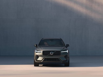 2026款沃尔沃XC60 PHEV焕新上市：前脸升级，大屏体验，起售价35.49万