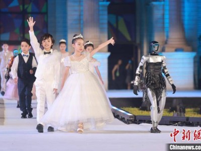 大连服博会盛启：智能机器人T台首秀，共绘时尚科技新篇章