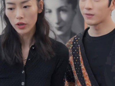 井柏然刘雯被追问婚讯默契牵手逃离，三年恋情低调甜蜜引猜想