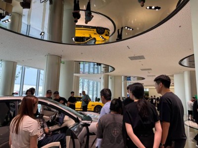 小米YU7火爆上市，车企大佬集体焦虑，市场格局面临重塑