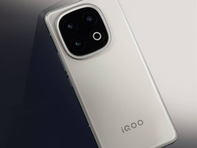 2025下半年旗舰大战：四款新机各显神通，谁将成为全能王者？