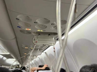 波音738航班遇险情紧急降落，疑似减压故障，具体原因待查