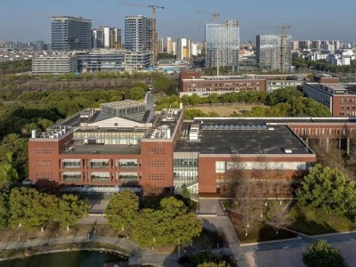 华东理工学费风波：54%涨幅真相揭秘，信息差还是管理漏洞？