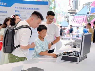 锦江经开区科技盛宴：春熙路首发未来产品，激发消费新活力