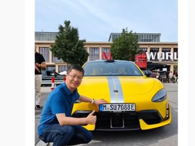 小米SU7 Ultra欧洲上牌首车亮相，车牌号亮眼