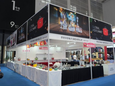 廊坊经洽会盛况：侨世华贸欧洲生活馆展品引关注