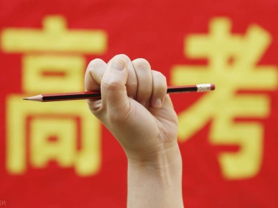 尖子生沉迷手机高考失常，父母断供引争议：是惩罚还是放弃？