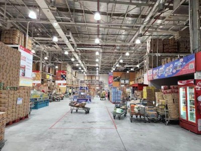 55亿良品铺子「卖身」，零食江湖变天