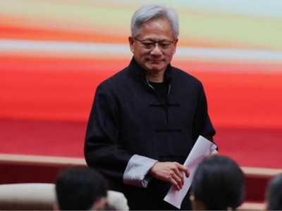 脱掉皮衣，穿上唐装，中文开场！黄仁勋链博会演讲实录全文