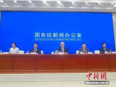 中国经贸实力彰显：货物贸易稳居榜首，服务贸易破万亿
