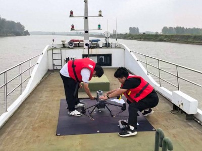 淮河信阳段航道巡查新突破：无人机与巡航船协同作业实验成功