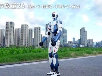 宇树科技新品人形机器人亮相：26个关节，灵活展现多种动作