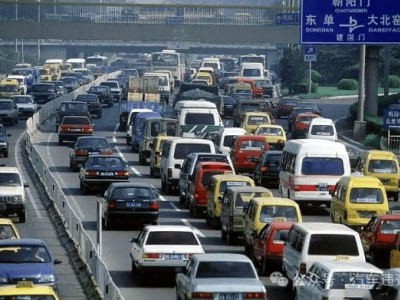 90年代面包车低油耗之谜：时代特色下的轻量化与低速行驶