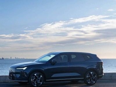 沃尔沃XC70全新牛仔蓝车色亮相，中型SUV定位，8月预售在即