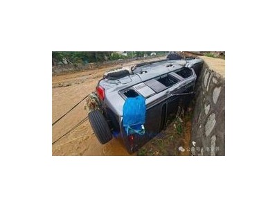 暴雨中方程豹车主英勇救援，比亚迪回馈赠新车及公益基金