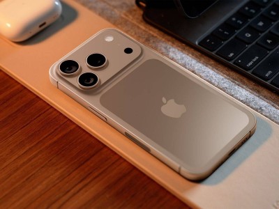 iPhone 17 Pro爆料：潜望镜头升级8倍变焦，相机控制键亮相