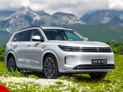 赛力斯M7新款曝光，外观酷似M8，轴距升级引关注