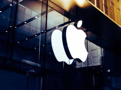 苹果2026年或推折叠屏iPhone 18，售价或达1.43万，市场期待值高