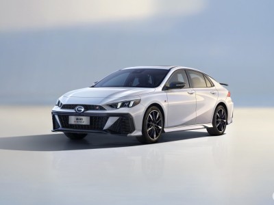 传祺影豹：赛道级性能与安全，年轻人的10万级家轿优选