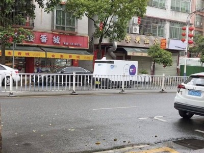 汕尾街头惊现高科技无人驾驶快递车，未来应用场景广泛