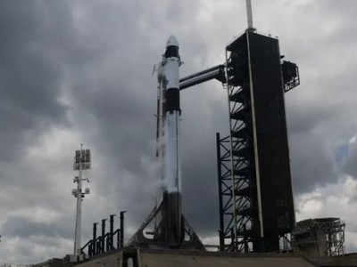 SpaceX载人“龙”飞船发射前67秒紧急叫停，天气成拦路虎