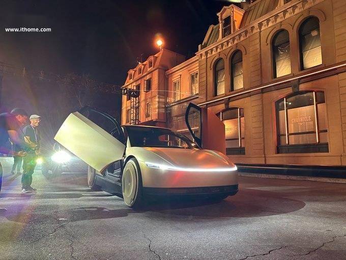 特斯拉自動駕駛出租車服務(wù)獨立上路，馬斯克婉拒Uber合作意向