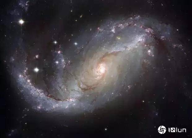 韦伯太空望远镜揭示星系旋转隐含宇宙奥秘