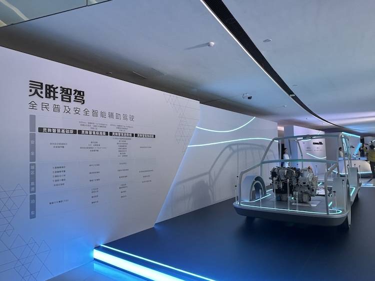 上汽通用五菱智能驾驶技术展示