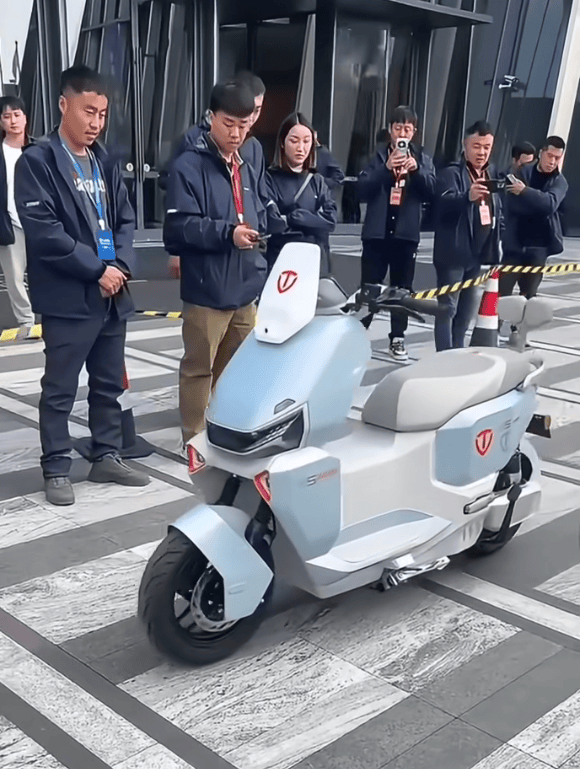 智驾电摩细节图