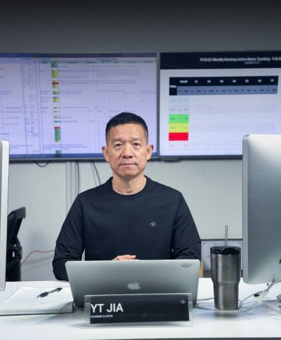 电脑前坐着男人
AI 生成的内容可能不正确。