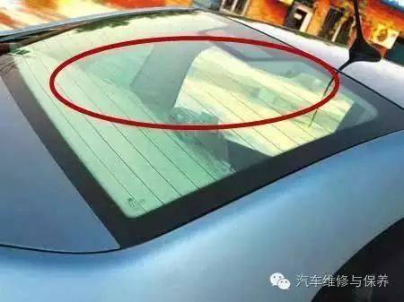 反光镜被霜覆盖