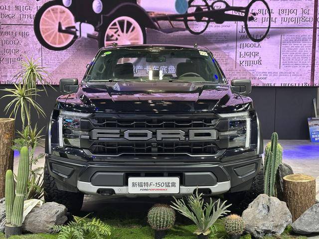 新款F-150猛禽皮卡侧面
