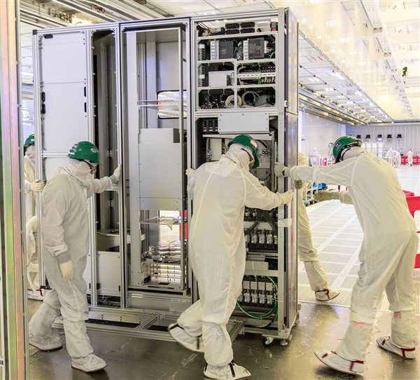 Intel EUV极紫外光刻设备进厂:冲刺“4nm”工艺