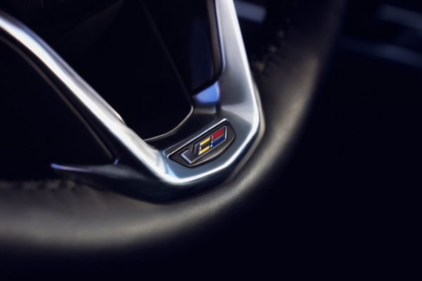 “两桶油”合作伙伴！凯迪拉克旗舰SUV凯雷德发布：6.2L V8动力