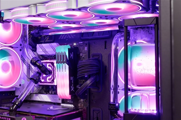 2999元!酷冷至尊发布超级机箱HAF 700 EVO:自带显示屏