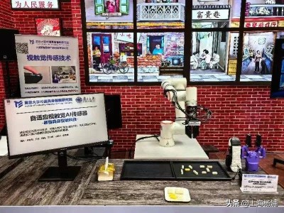 复旦研发自适应视触觉AI传感器，让机器人“感知”世界