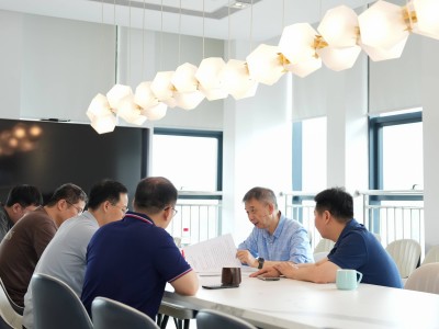 王坚：以科技创新引领未来，云栖小镇见证计算与AI的飞跃