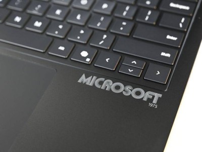 微软50周年纪念版Laptop 7：金色Logo搭配限量版壁纸独家亮相