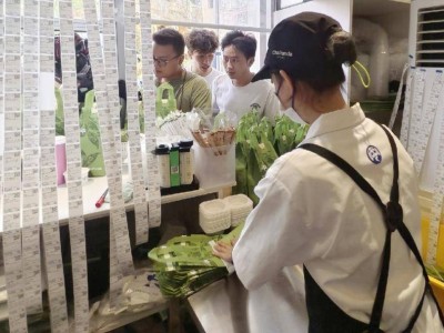 立秋“秋一杯”热潮：新茶饮品牌联动IP，销量暴涨超5倍