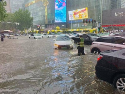郑州强降雨升级！全城紧急行动：停产停业停课停运应对暴雨红色预警