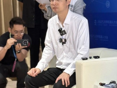 王兴兴详解宇树科技上市进程，展望人形机器人市场火爆未来