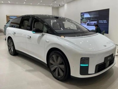 电车“大三排”激战正酣，李斌李想谁能笑到最后？