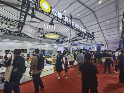 "2025世界机器人大会：成都具身智能机器人军团闪耀登场"