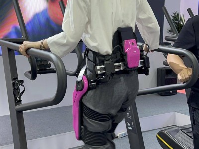 傲鲨智能发布消费级外骨骼机器人，市场合伙人张华展望其普及未来