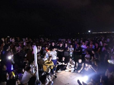 火箭升空映星海，日照歌会唱响爱国情