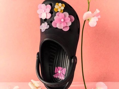 洞洞鞋风光不再，Crocs如何跨越转型难关？