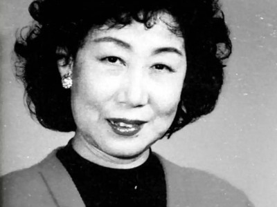 评剧巨擘小花玉兰逝世，93载艺术人生璀璨如星，永恒芬芳留舞台