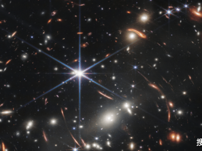 宇宙羽毛：万有引力如何编织螺旋星系的壮丽图案