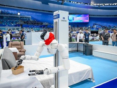 2025世界人形机器人运动会：优理奇机器人酒店清洁项目夺冠